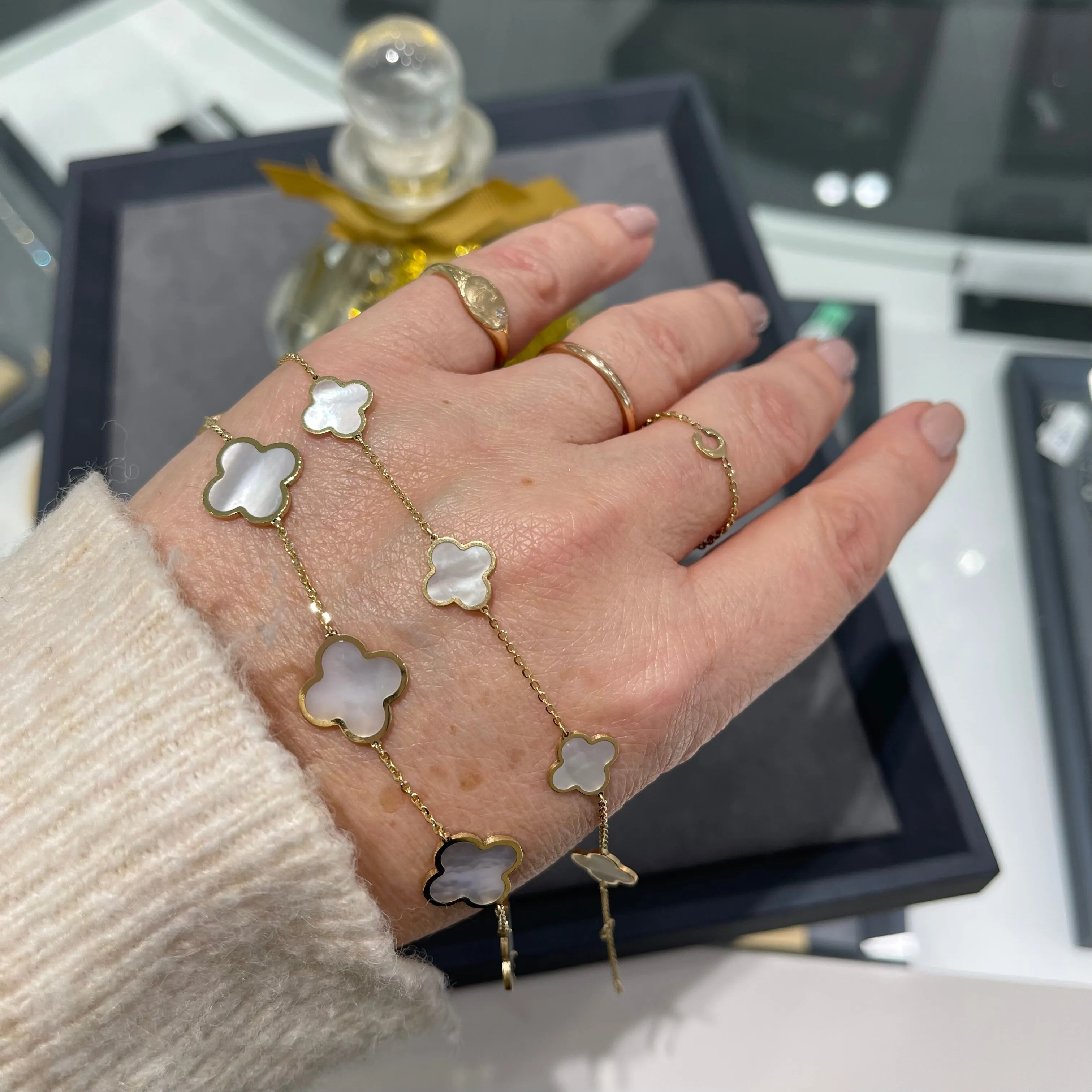 14K Gold Mother Of Pearl Clover Bracelet