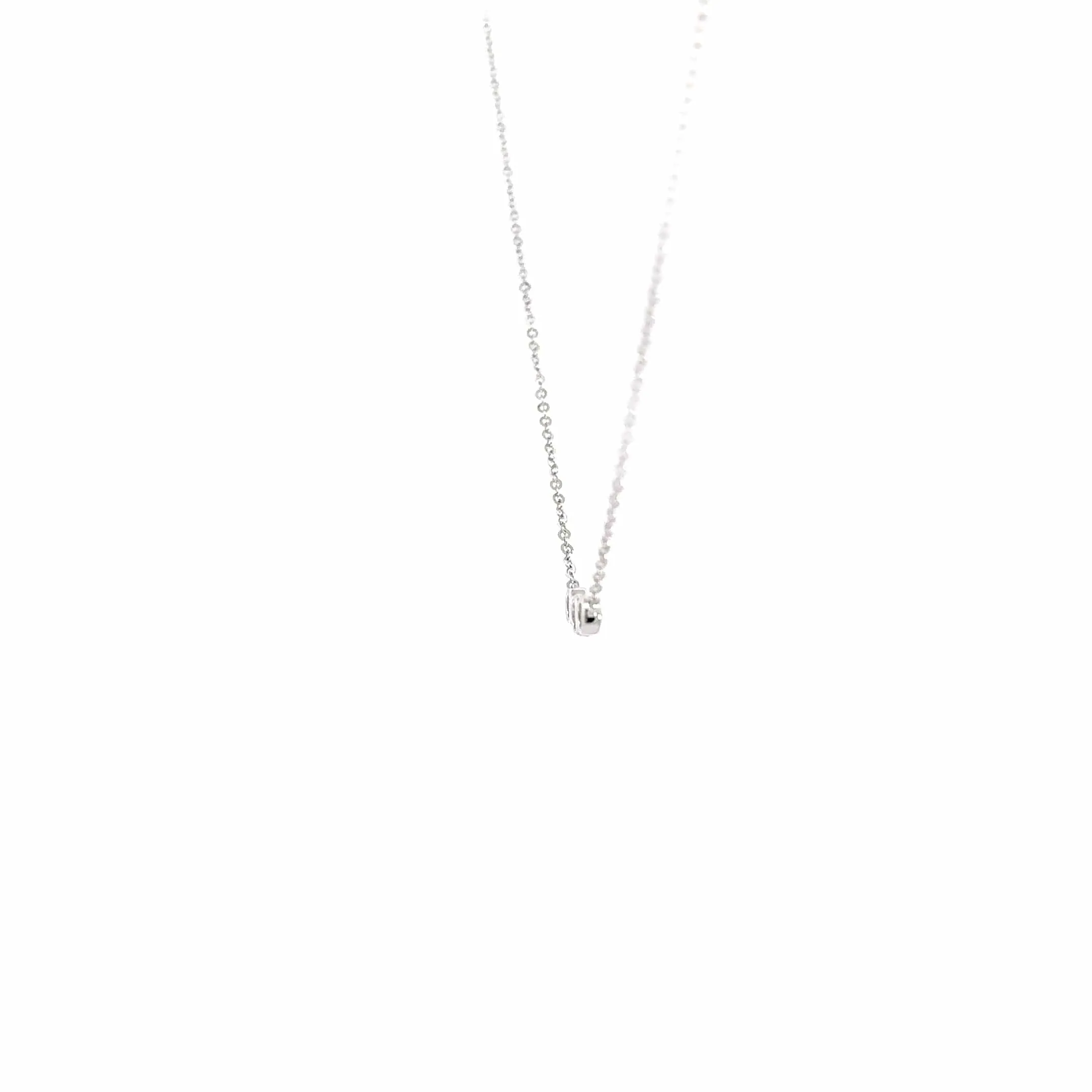 18K White Gold Pendant Necklace