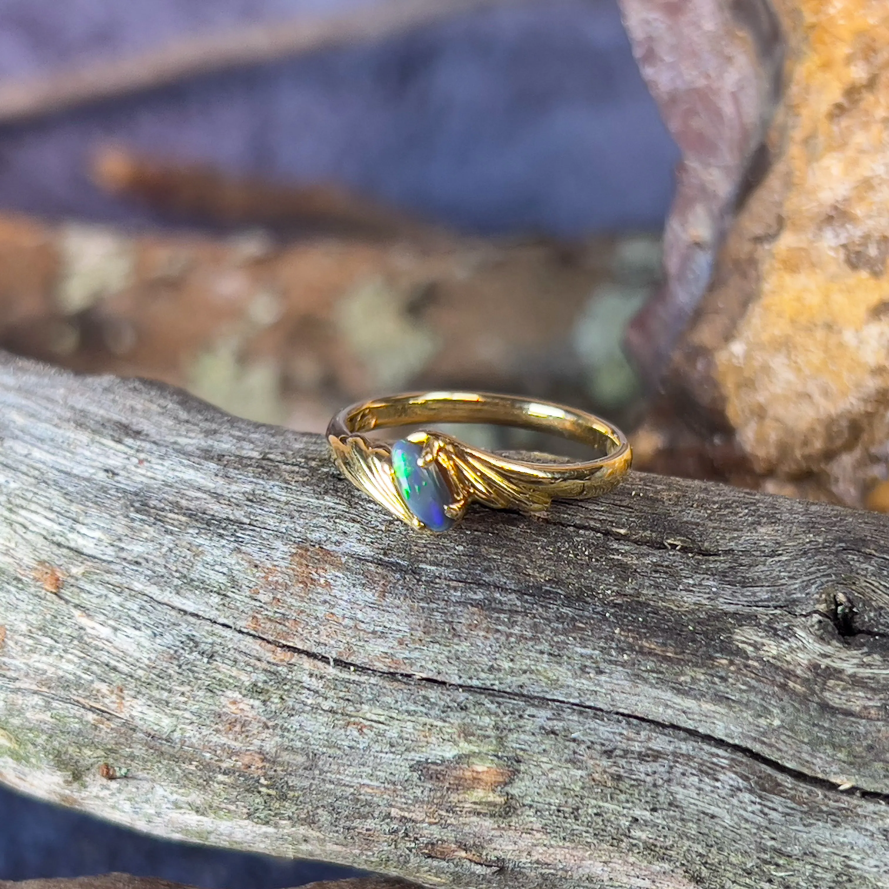 18kt Yellow Gold Black Opal 0.2ct ring