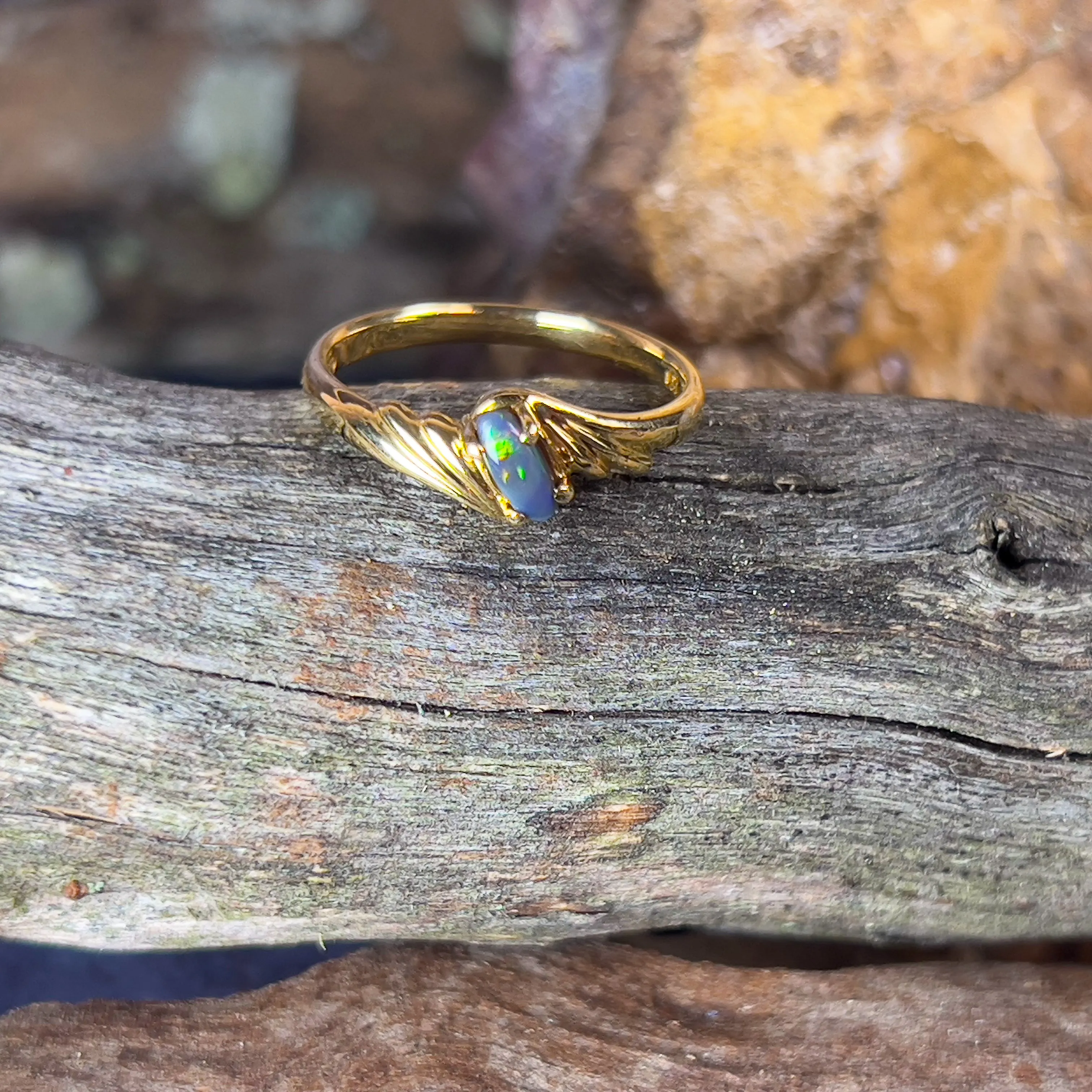 18kt Yellow Gold Black Opal 0.2ct ring