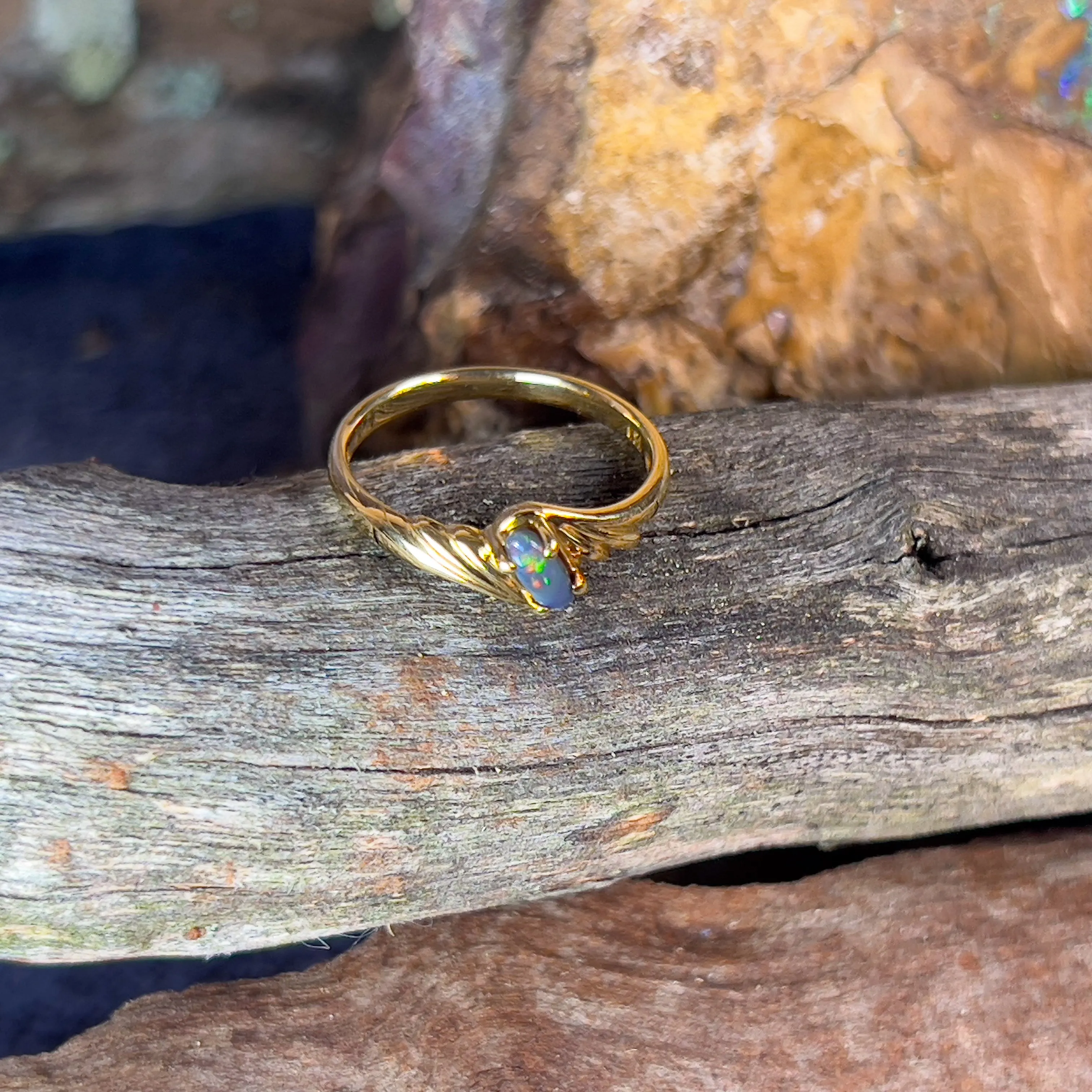 18kt Yellow Gold Black Opal 0.2ct ring