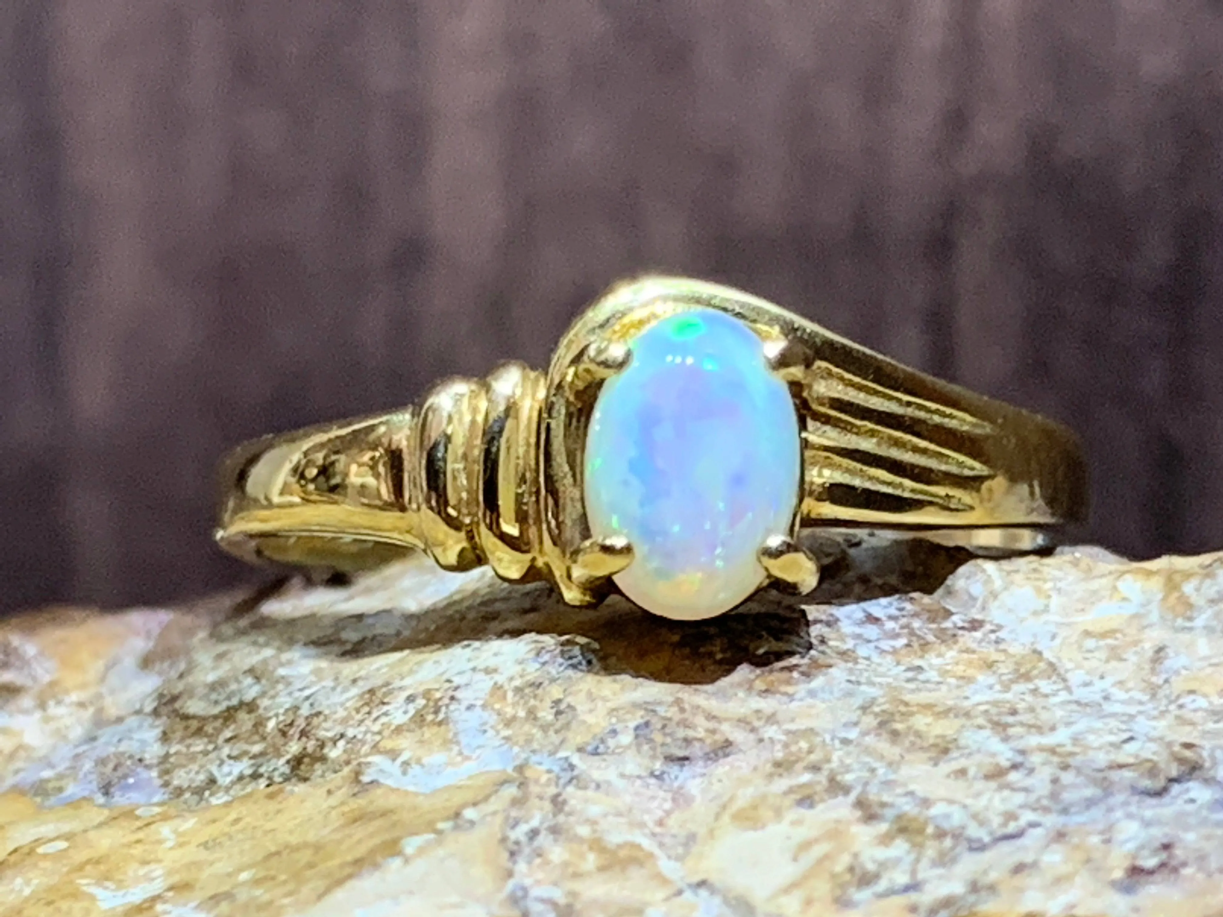 18kt Yellow Gold fancy solitaire ring