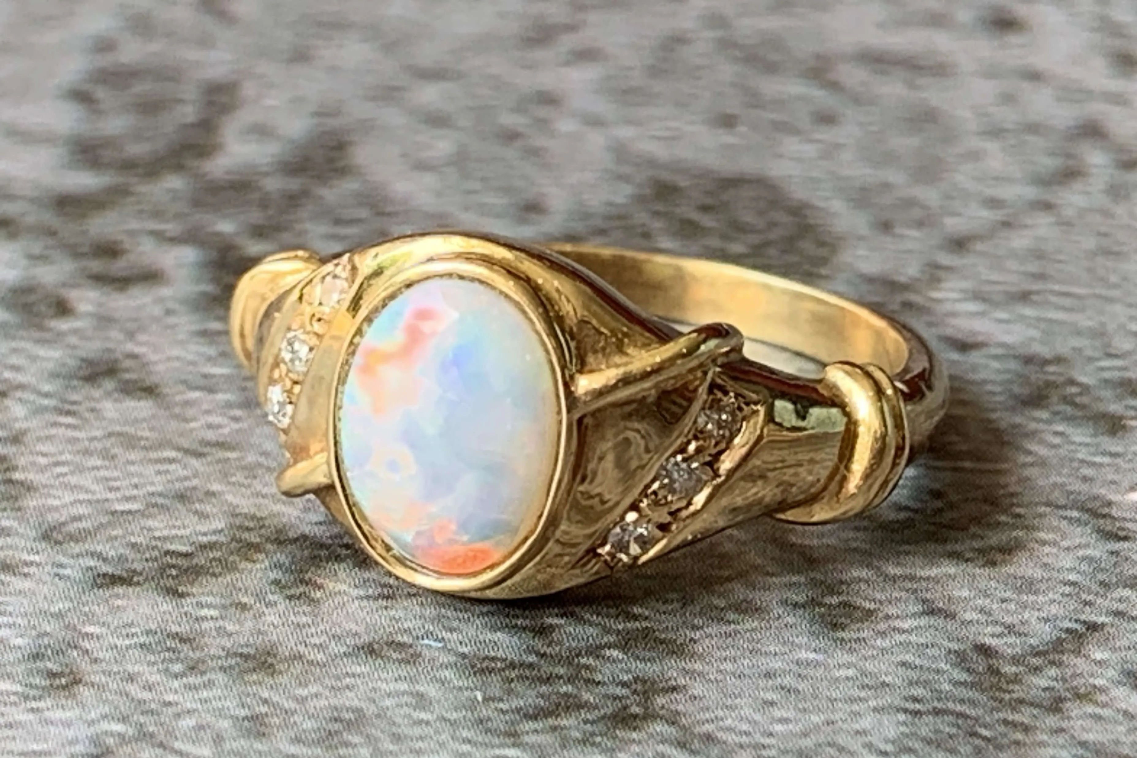 18kt Yellow Gold Fire Opal and Diamond ring