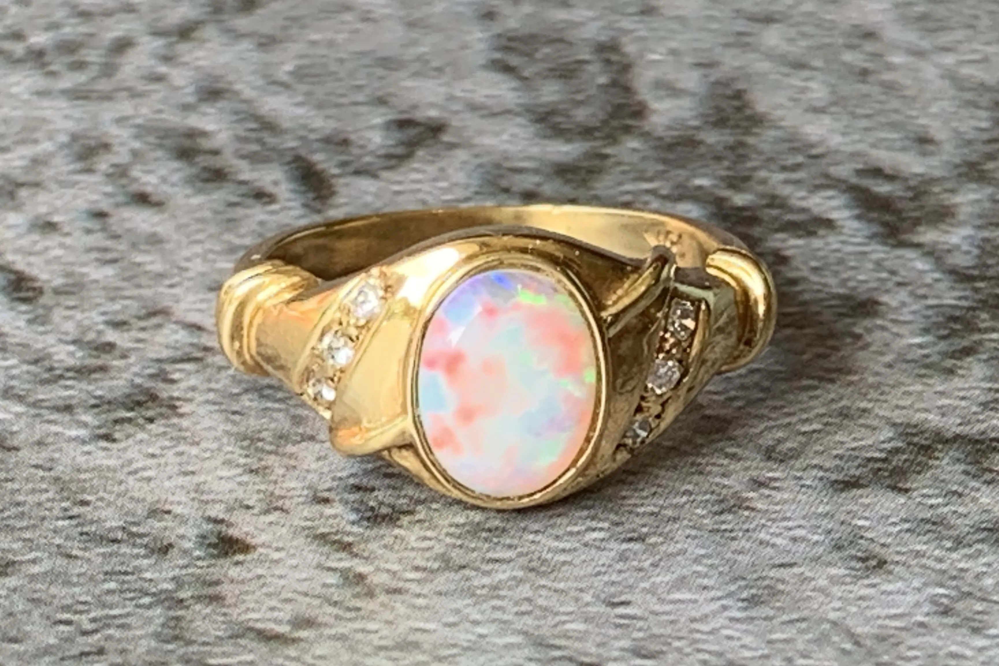 18kt Yellow Gold Fire Opal and Diamond ring