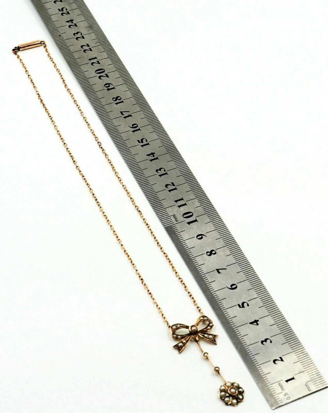 9ct Yellow Gold Vintage Bow Tie & Pearl Centrepiece Cable Link Chain Necklace