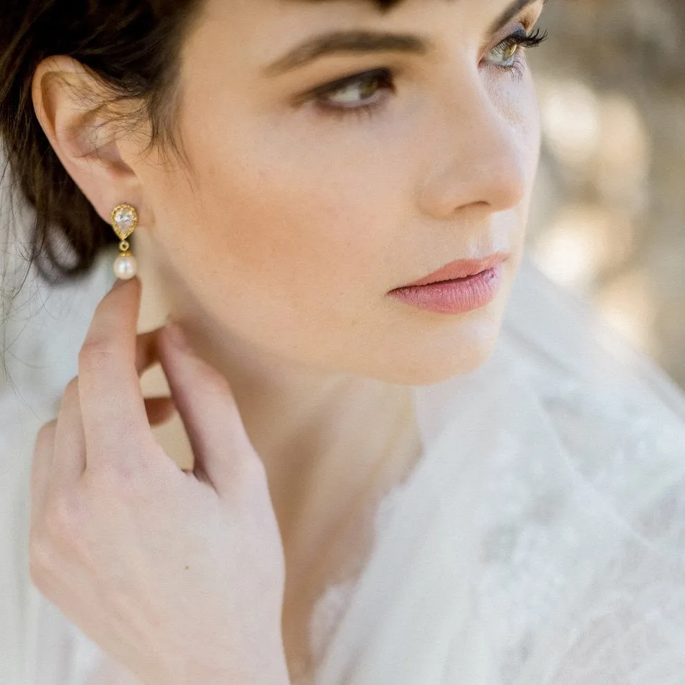 Alisha, Clip-on Teardrop Pearl Gold Earrings