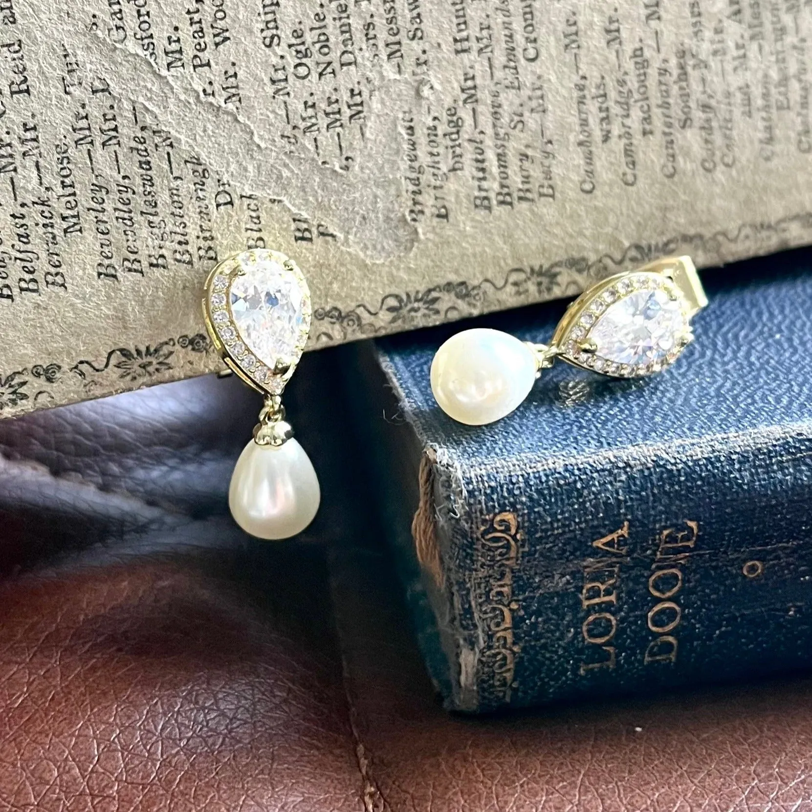 Alisha, Clip-on Teardrop Pearl Gold Earrings