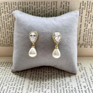 Alisha, Clip-on Teardrop Pearl Gold Earrings