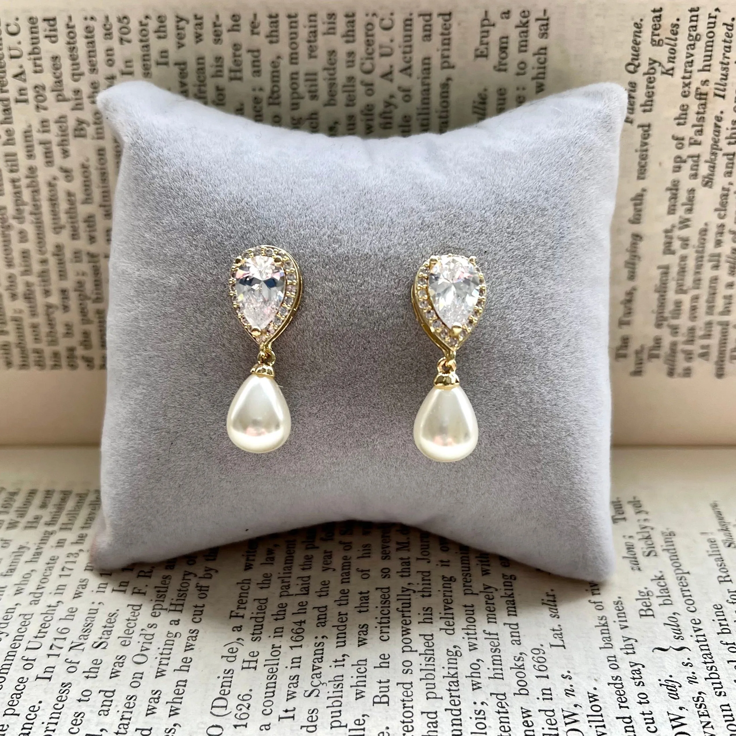 Alisha, Clip-on Teardrop Pearl Gold Earrings