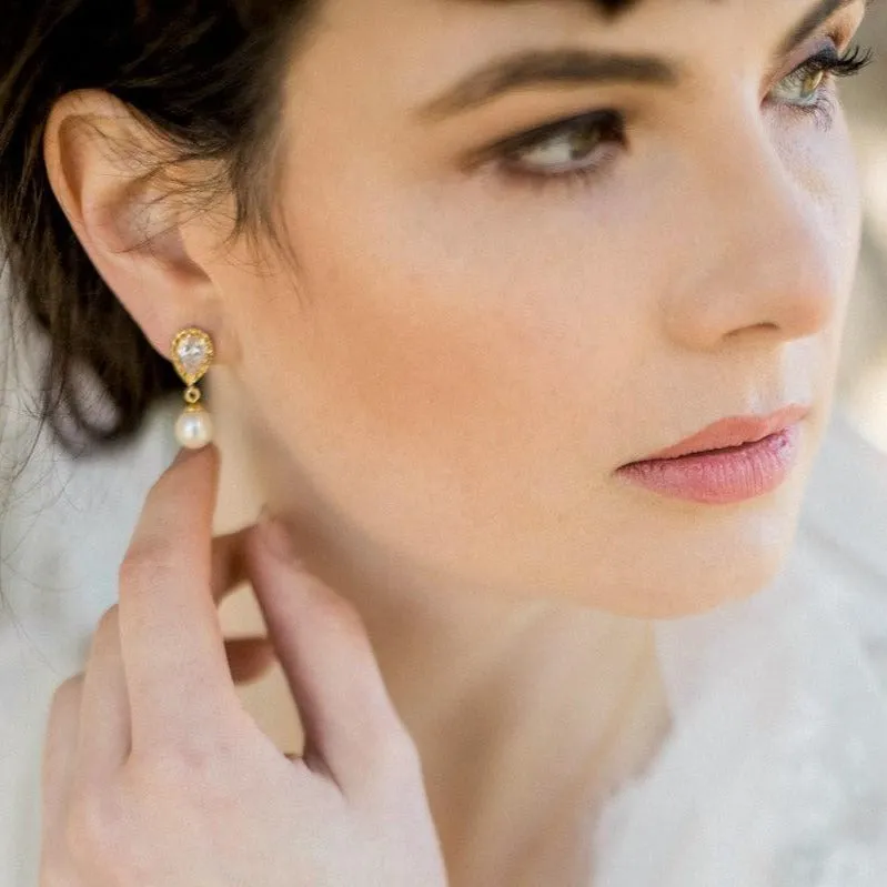 Alisha, Clip-on Teardrop Pearl Gold Earrings
