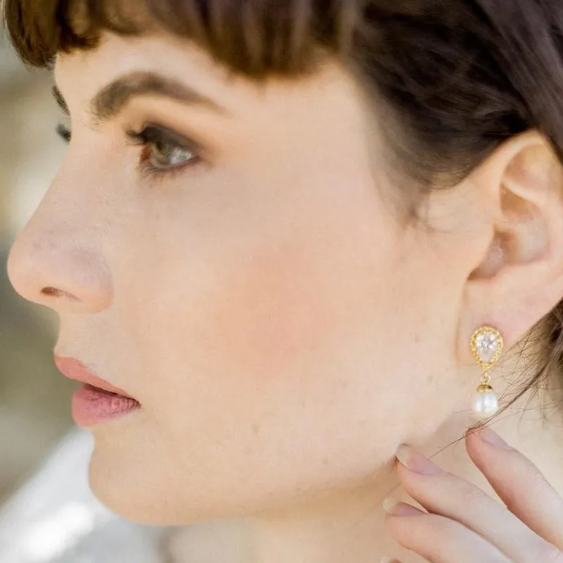 Alisha, Clip-on Teardrop Pearl Gold Earrings