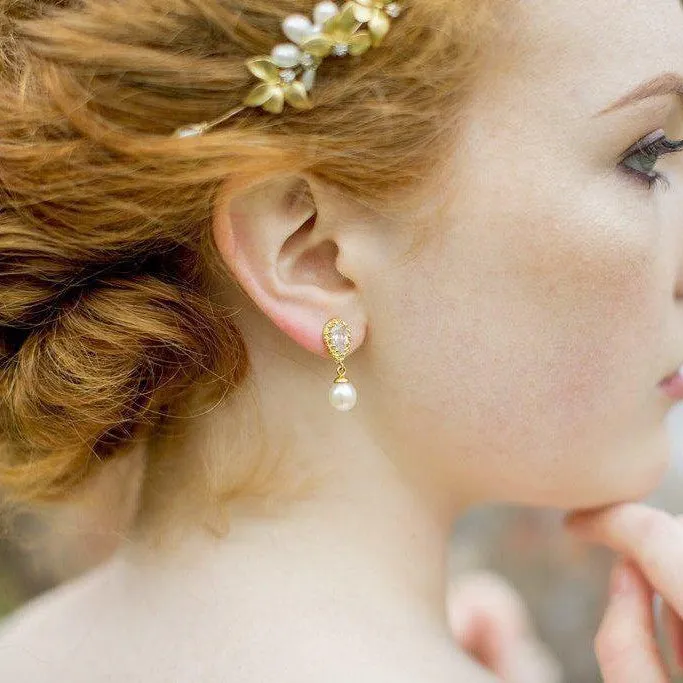Alisha, Teardrop Pearl Gold Earrings