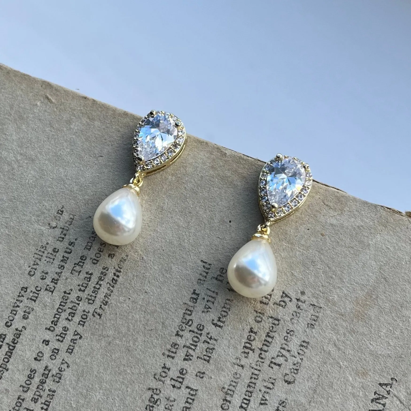 Alisha, Teardrop Pearl Gold Earrings