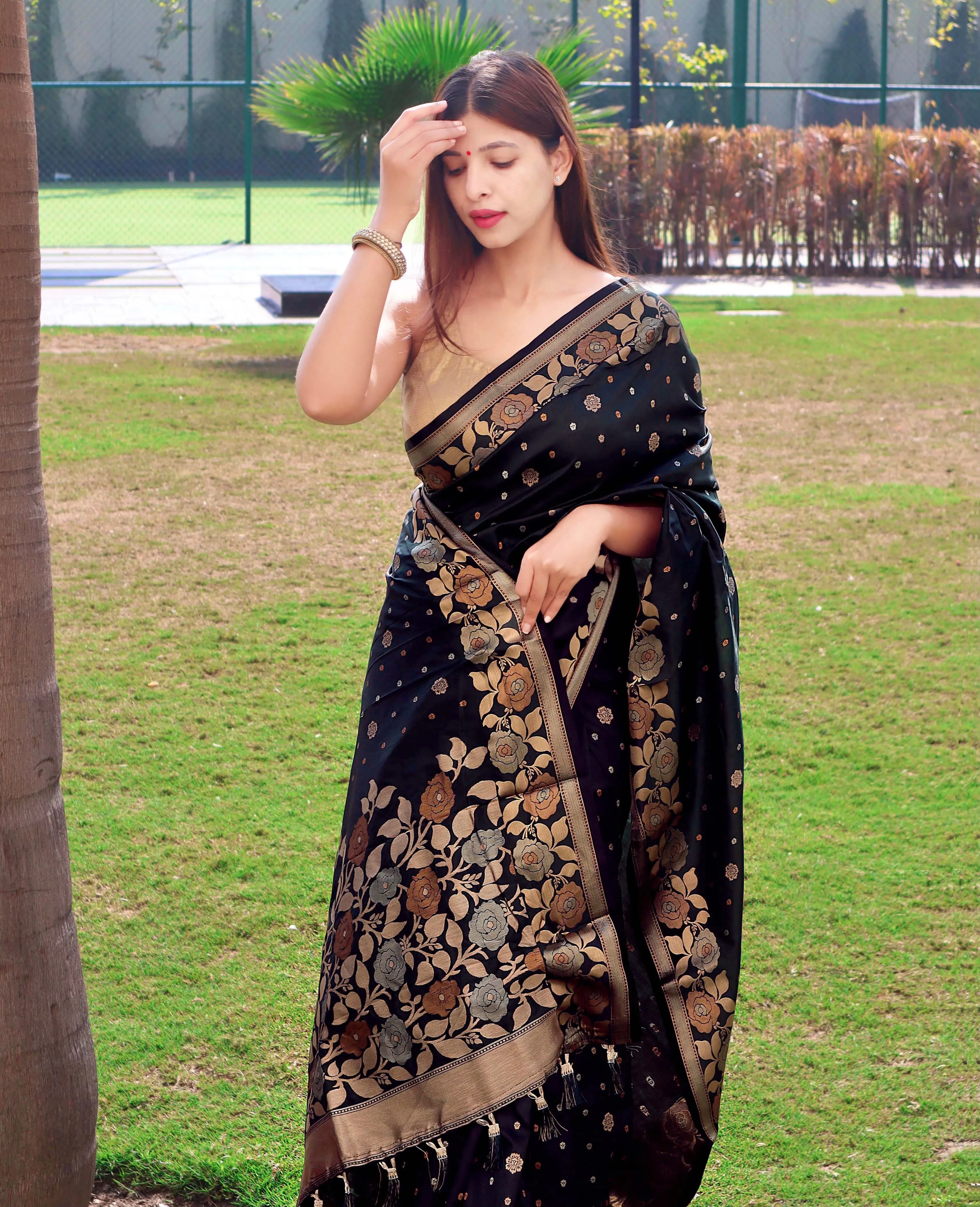 Floral Woven Zari Weaving Designer Pure Soft Banarasi Silk Saree