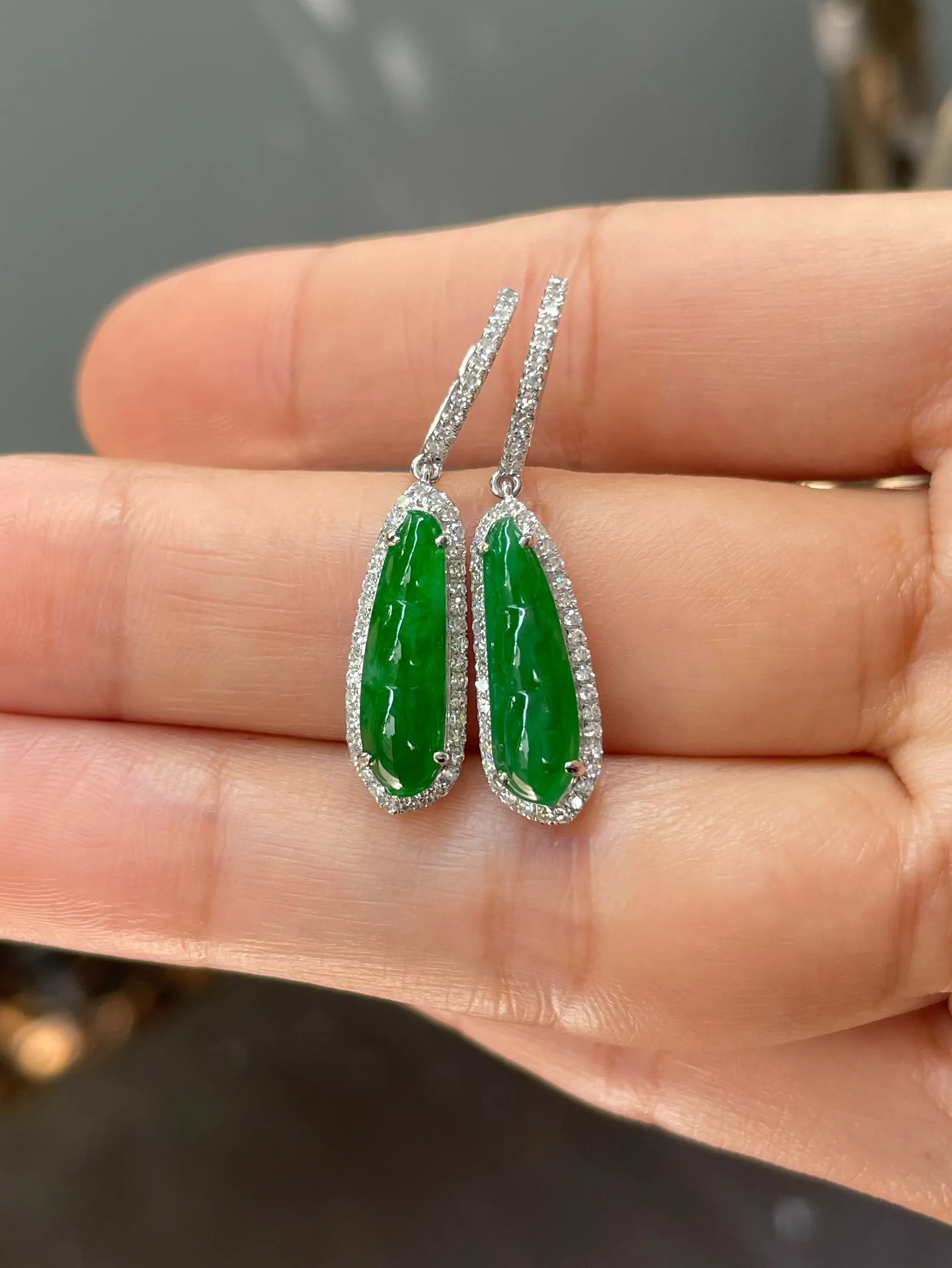 Green Jade Earrings - Peapod Carvings (NJE100)