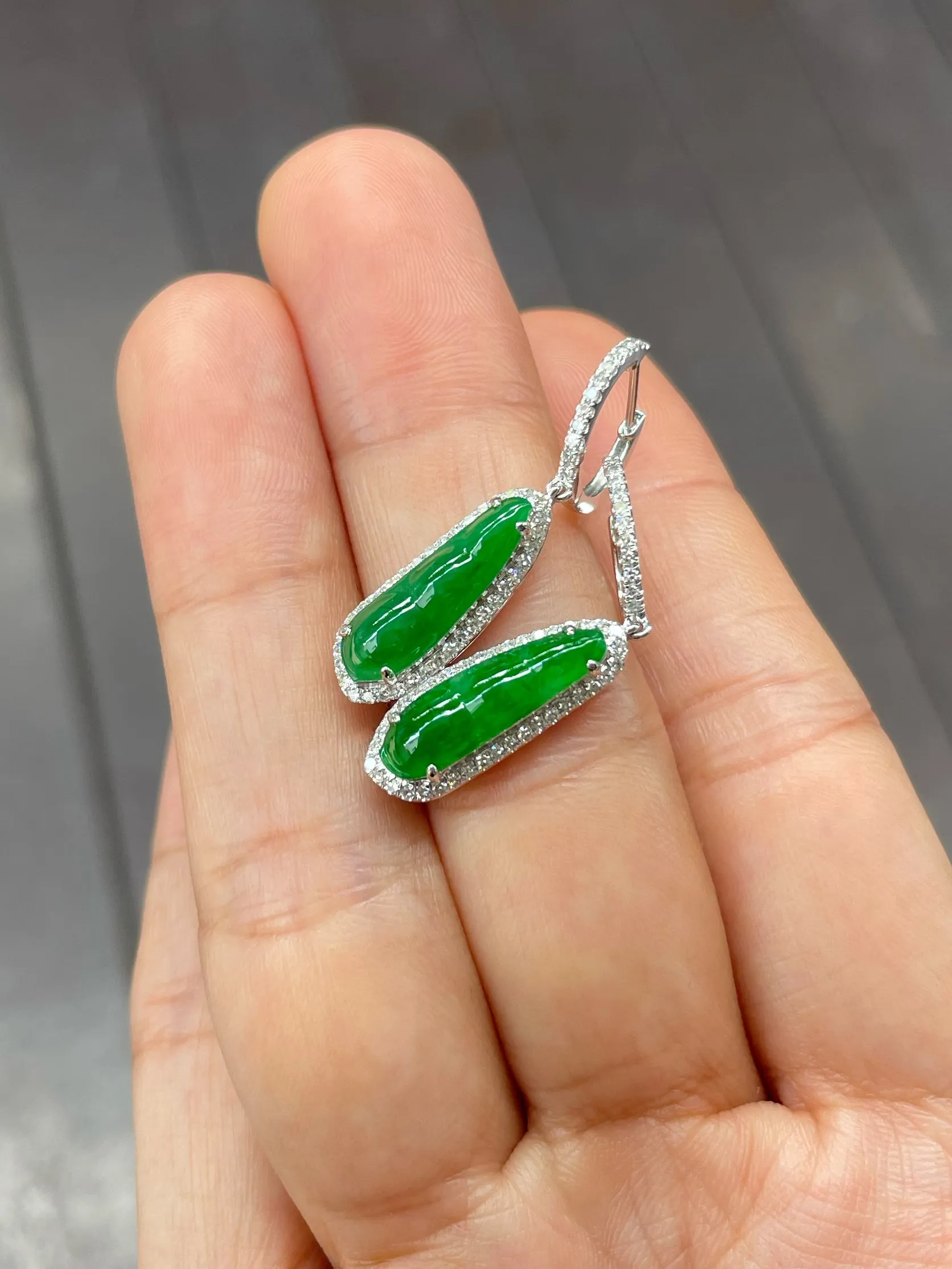 Green Jade Earrings - Peapod Carvings (NJE100)