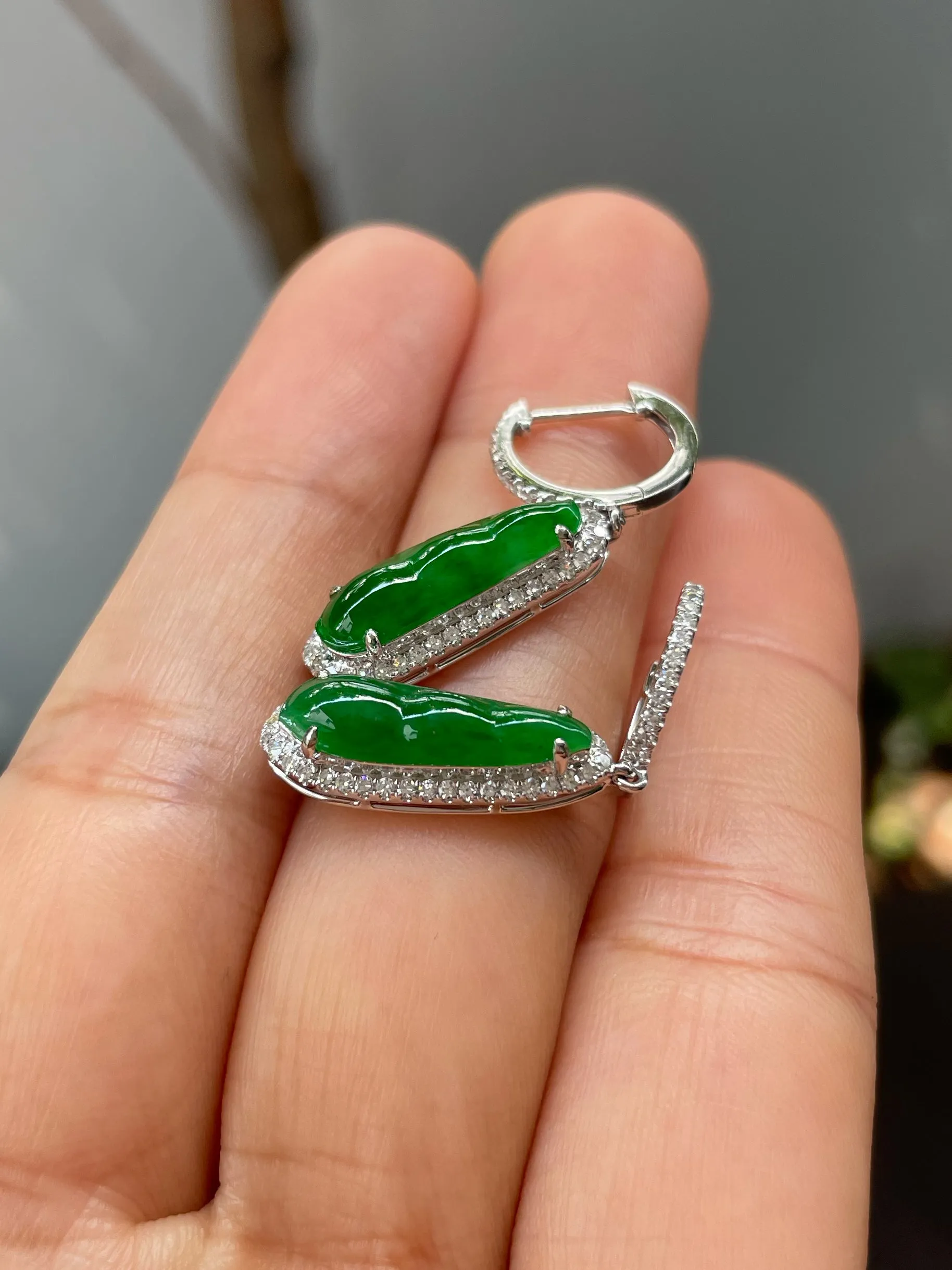 Green Jade Earrings - Peapod Carvings (NJE100)