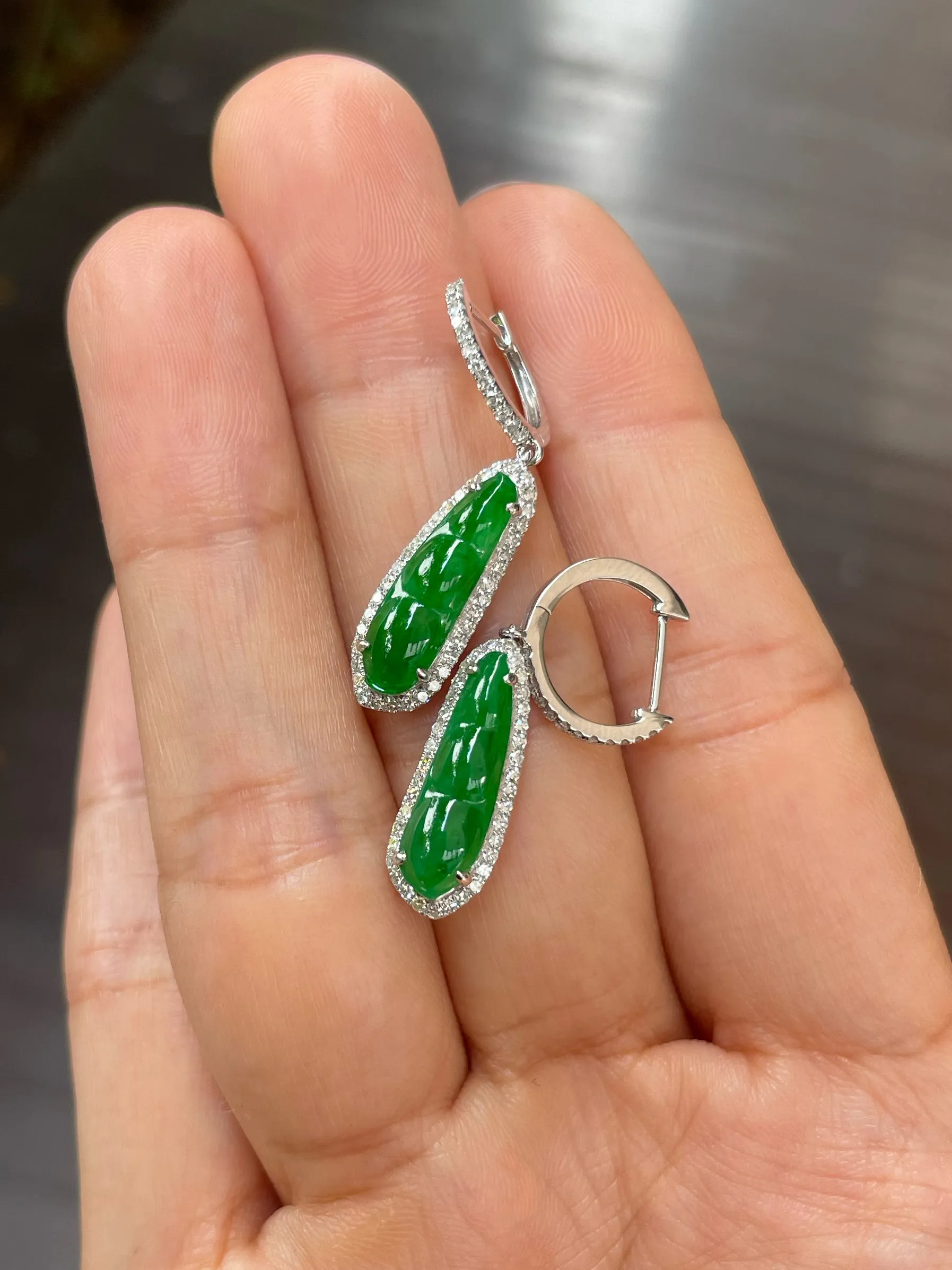 Green Jade Earrings - Peapod Carvings (NJE100)