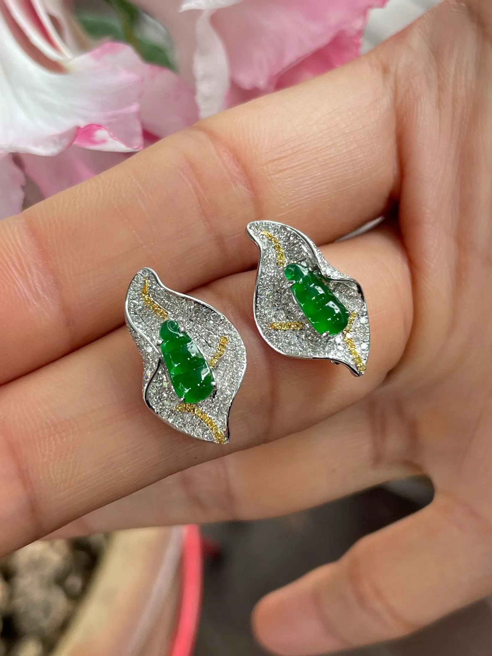 Green Jade Earrings - Peapod Carvings (NJE186)