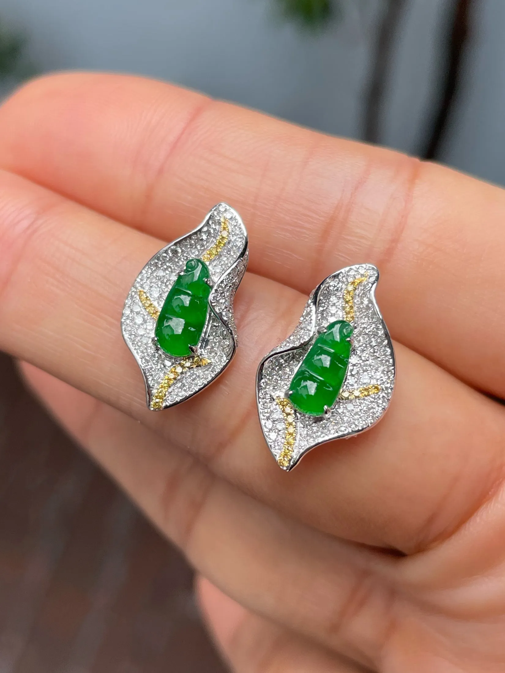 Green Jade Earrings - Peapod Carvings (NJE186)