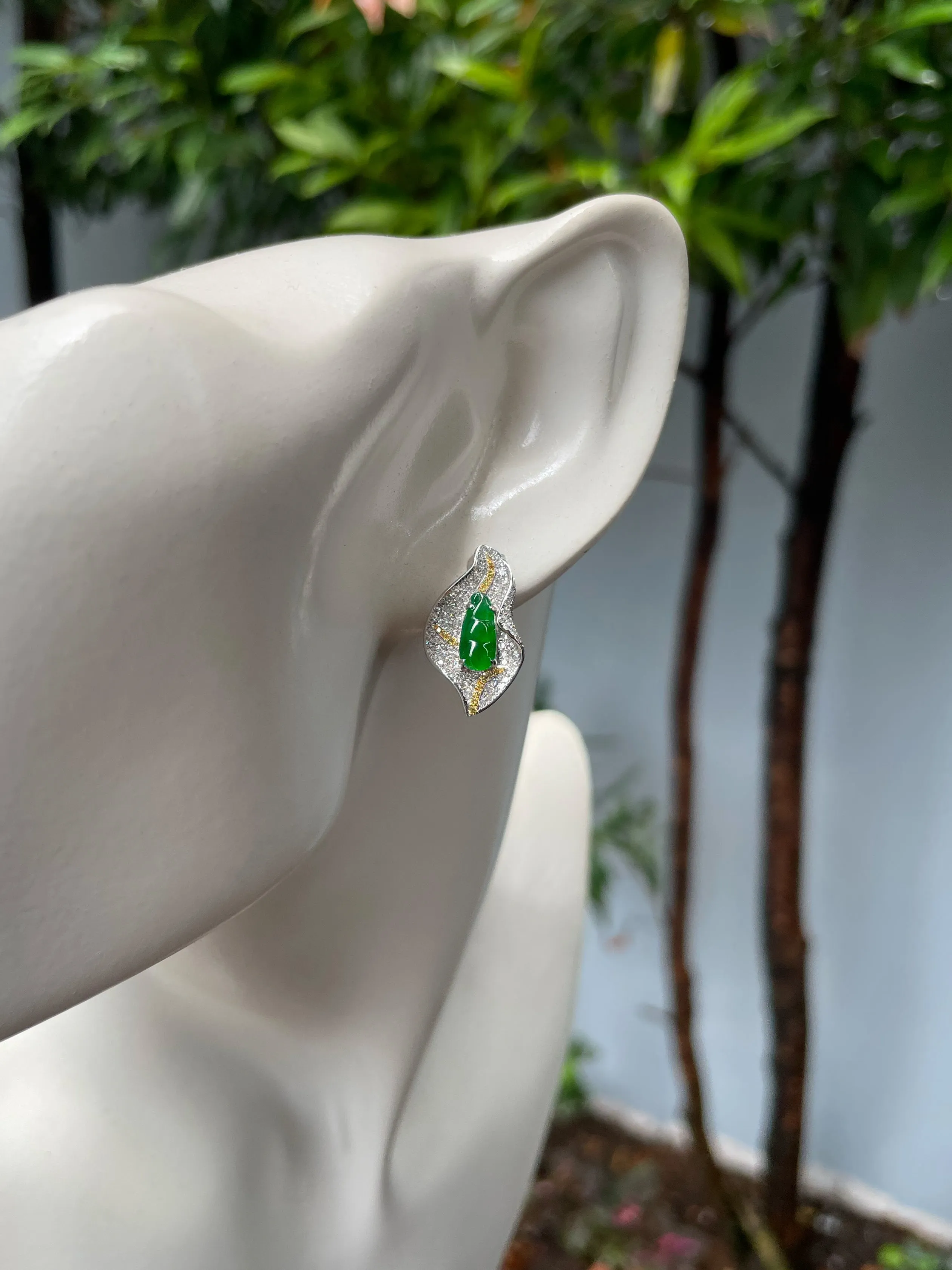 Green Jade Earrings - Peapod Carvings (NJE186)