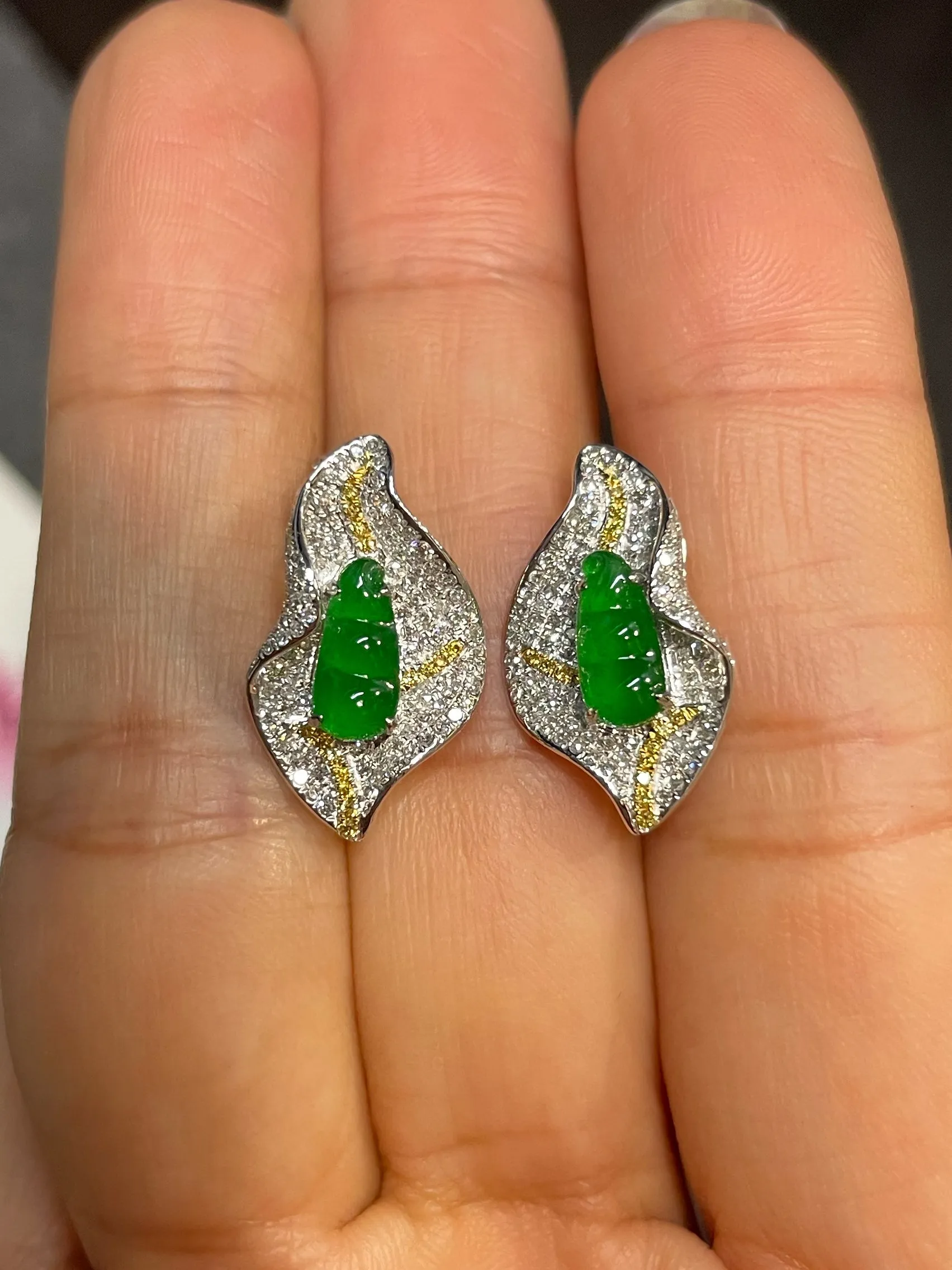 Green Jade Earrings - Peapod Carvings (NJE186)
