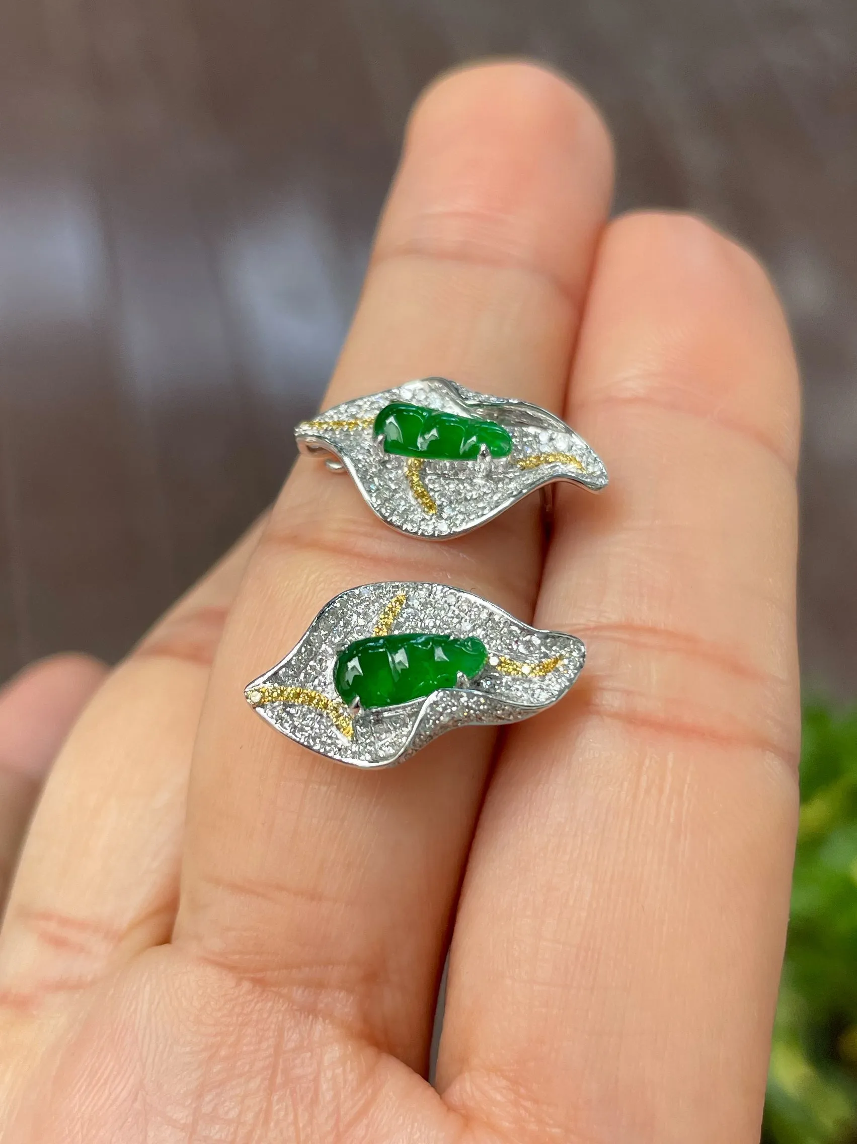 Green Jade Earrings - Peapod Carvings (NJE186)
