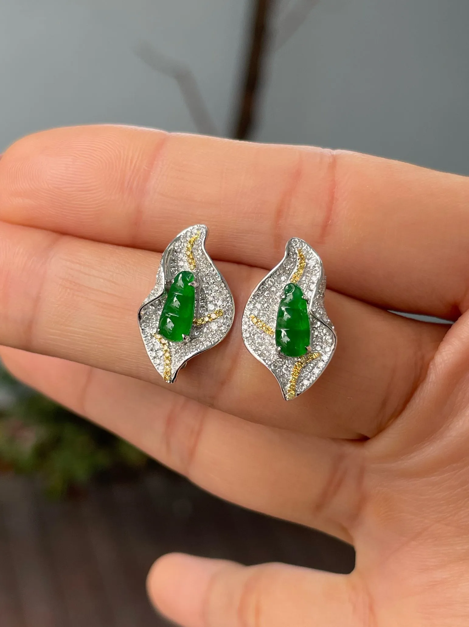 Green Jade Earrings - Peapod Carvings (NJE186)