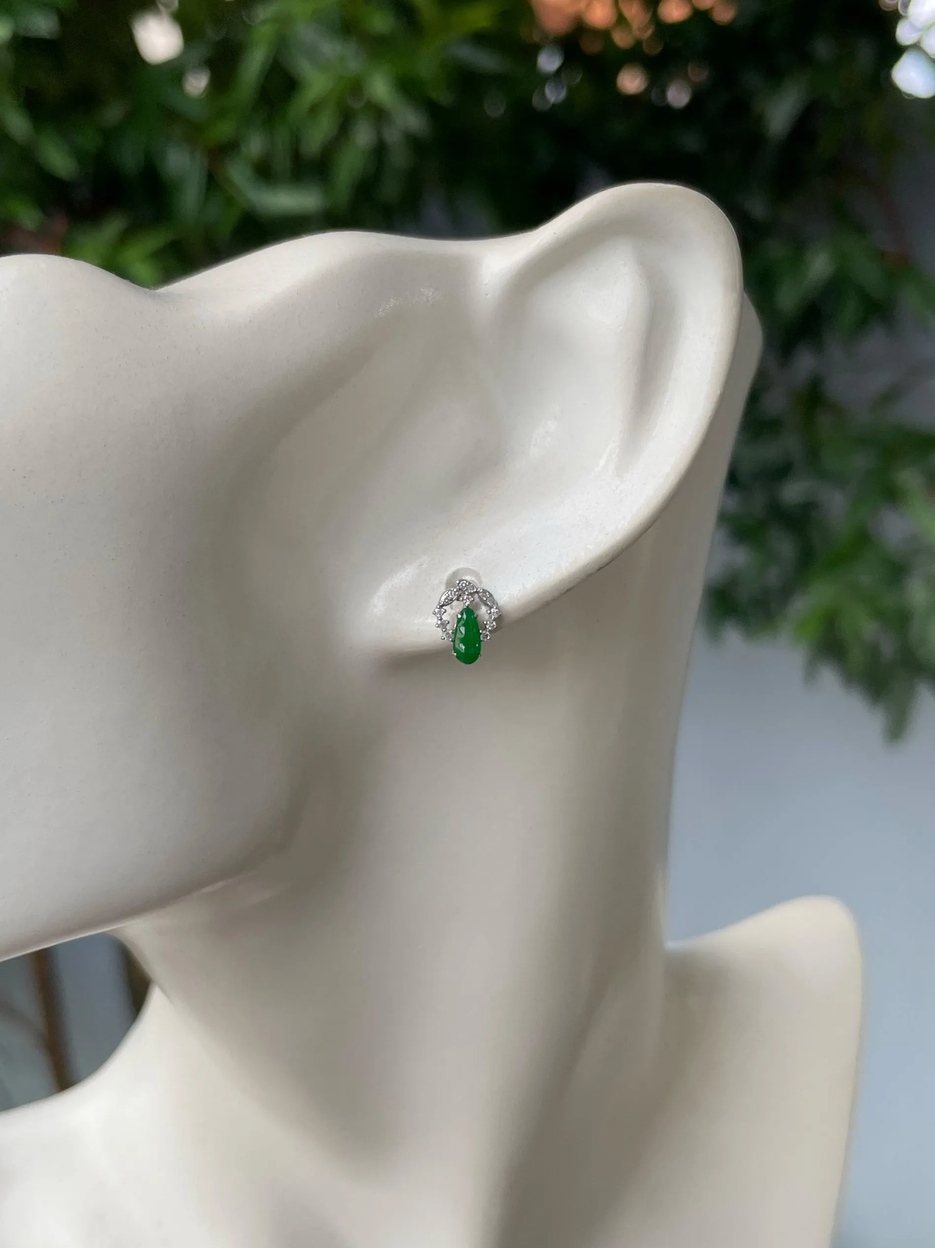 Green Jade Earrings - Peapod Carvings (NJE233)