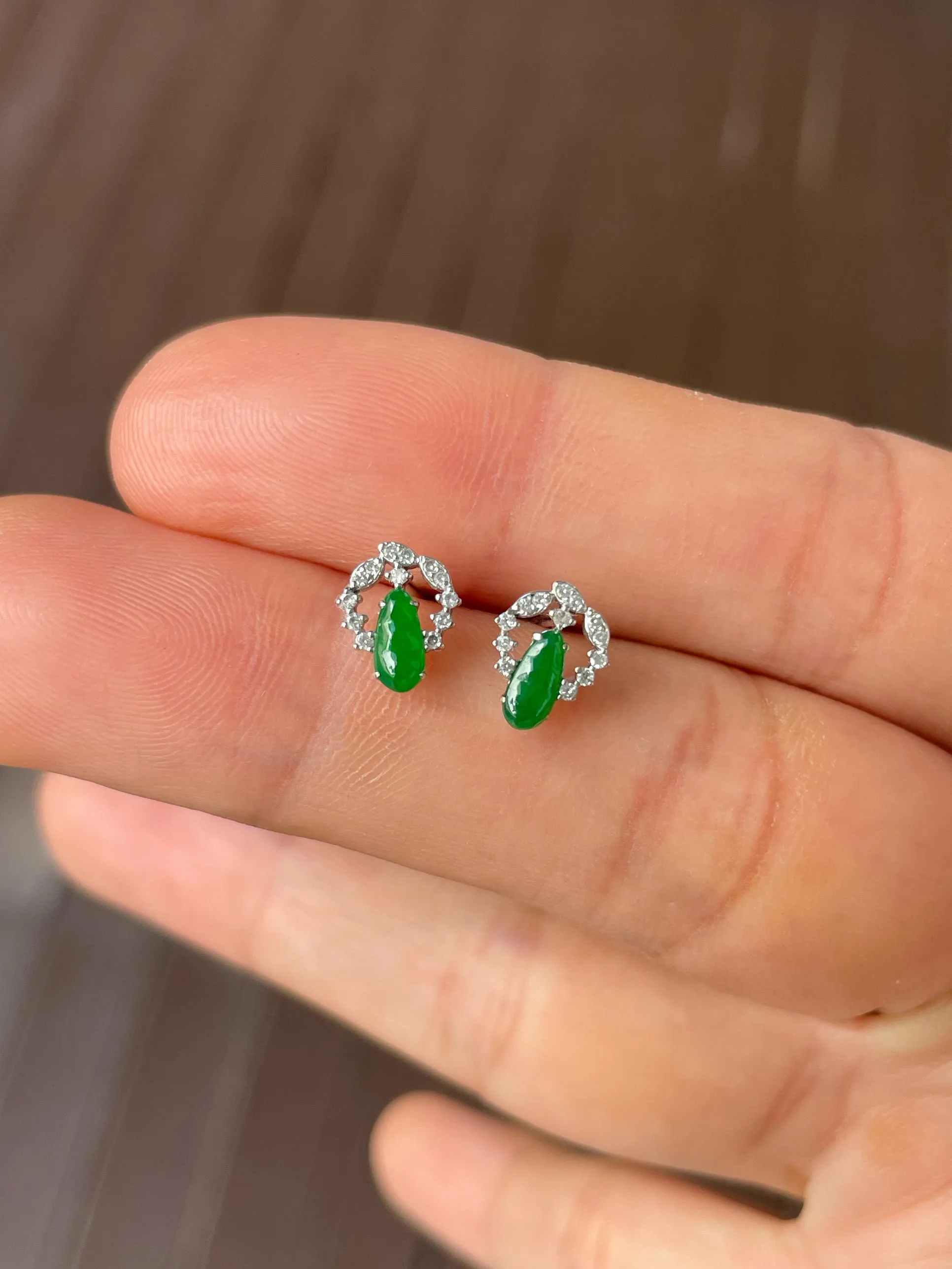 Green Jade Earrings - Peapod Carvings (NJE233)