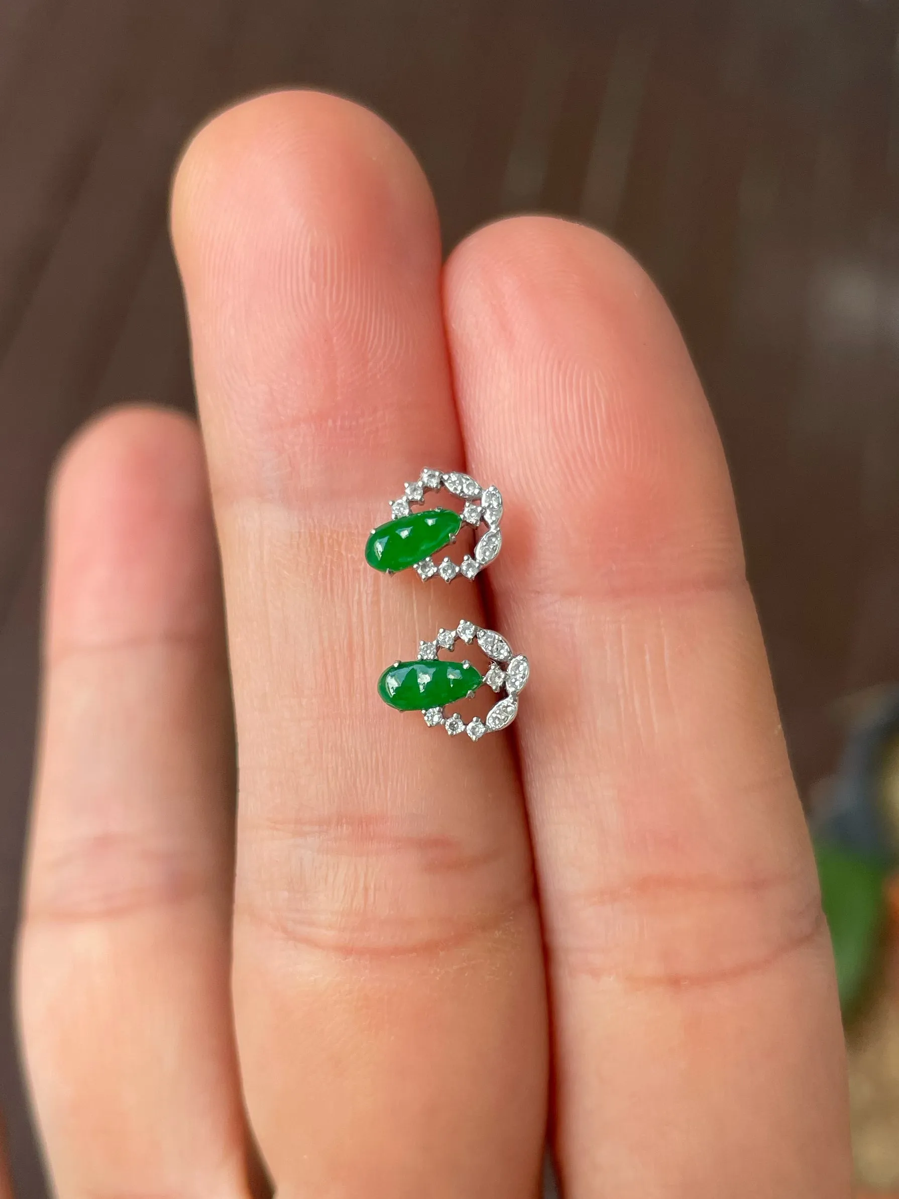 Green Jade Earrings - Peapod Carvings (NJE233)