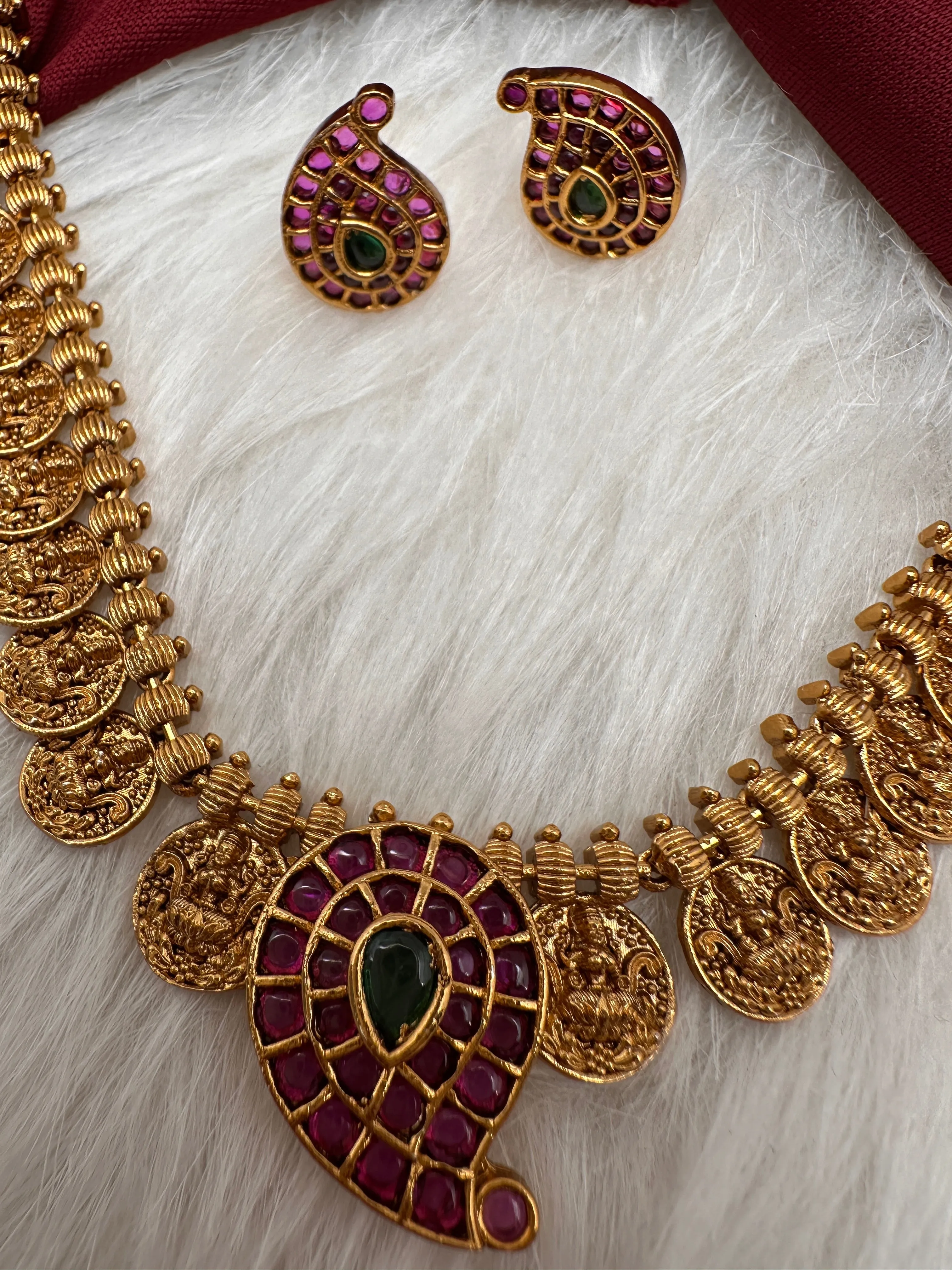 Matte Kempu Goddess Lakshmi Dainty Necklace