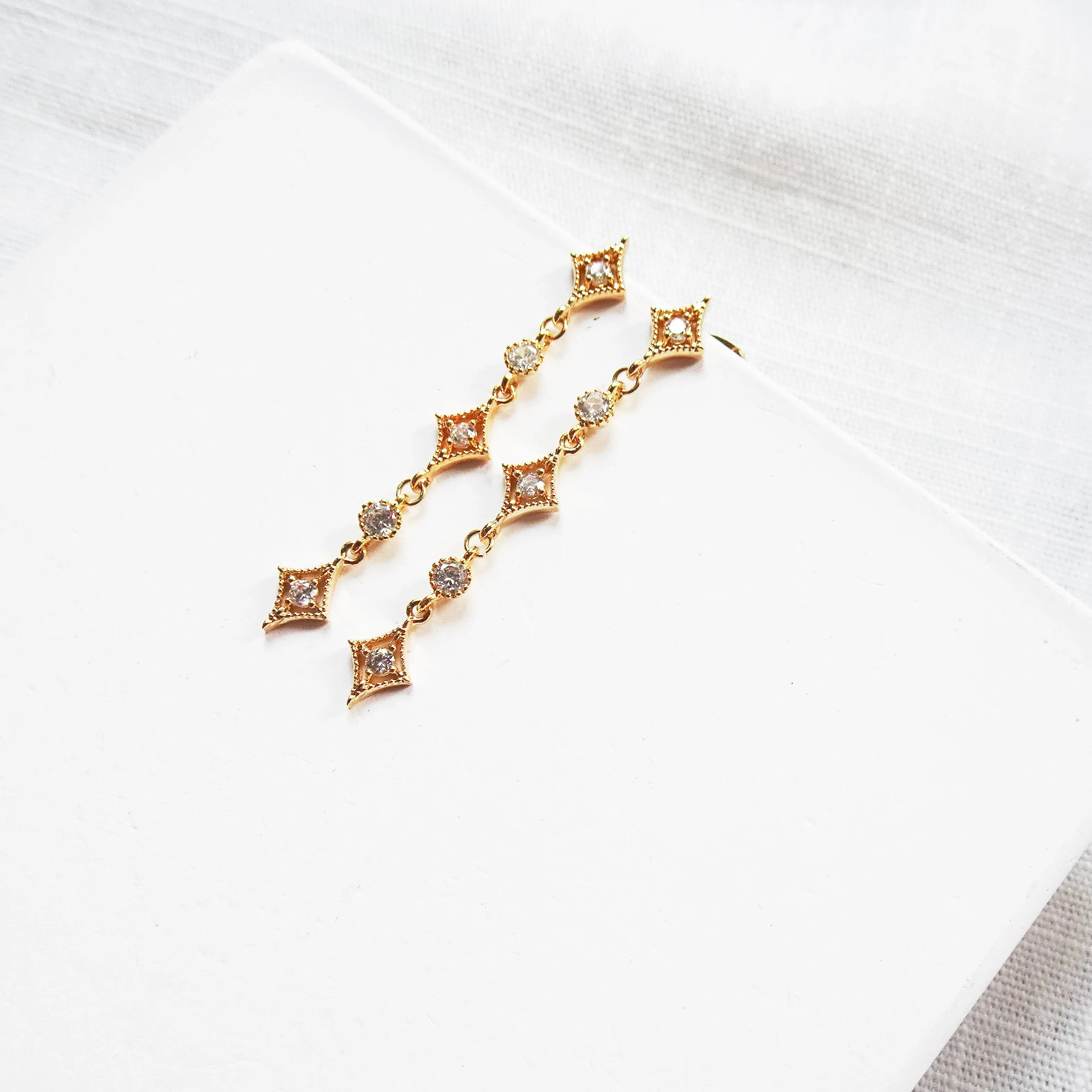 Minimal backdrop necklace, Y chain, back jewelry