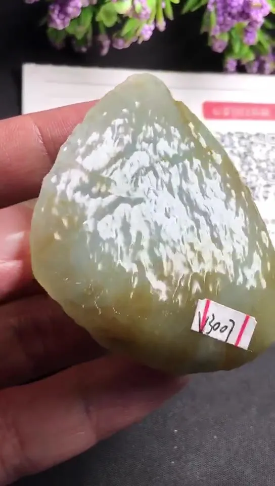 Natural Jade Rough Jadeite Raw (62g,5.6x4.5x2.0cm)-V3007