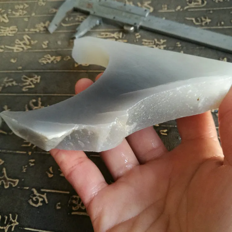 Natural Kunlun Jade Rough Nephrite Raw (257g, 8.5X3.5X1.9cm)