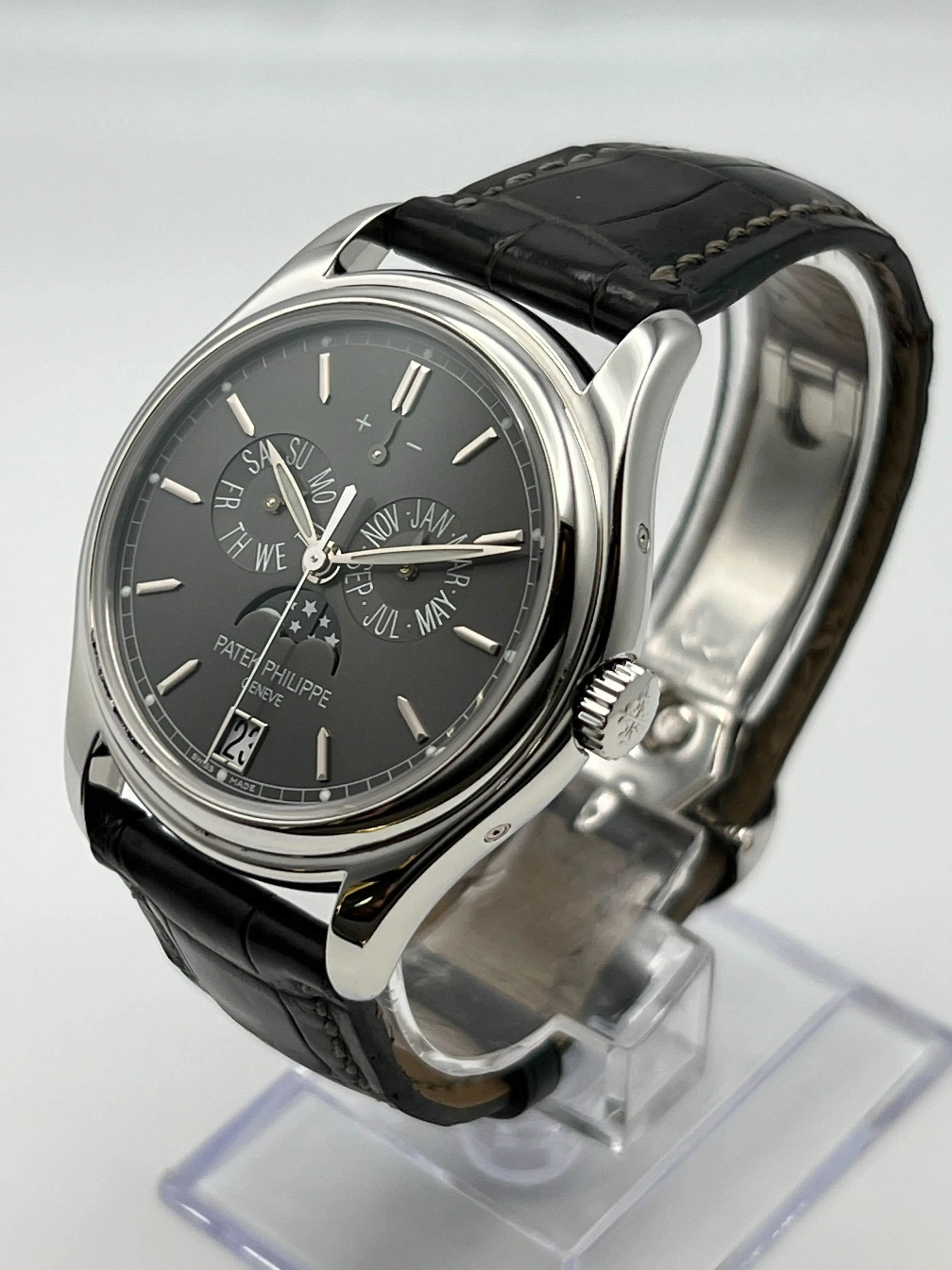 Patek Philippe Complications 5146P-001 Annual Calendar Platinum Grey Dial (2017)