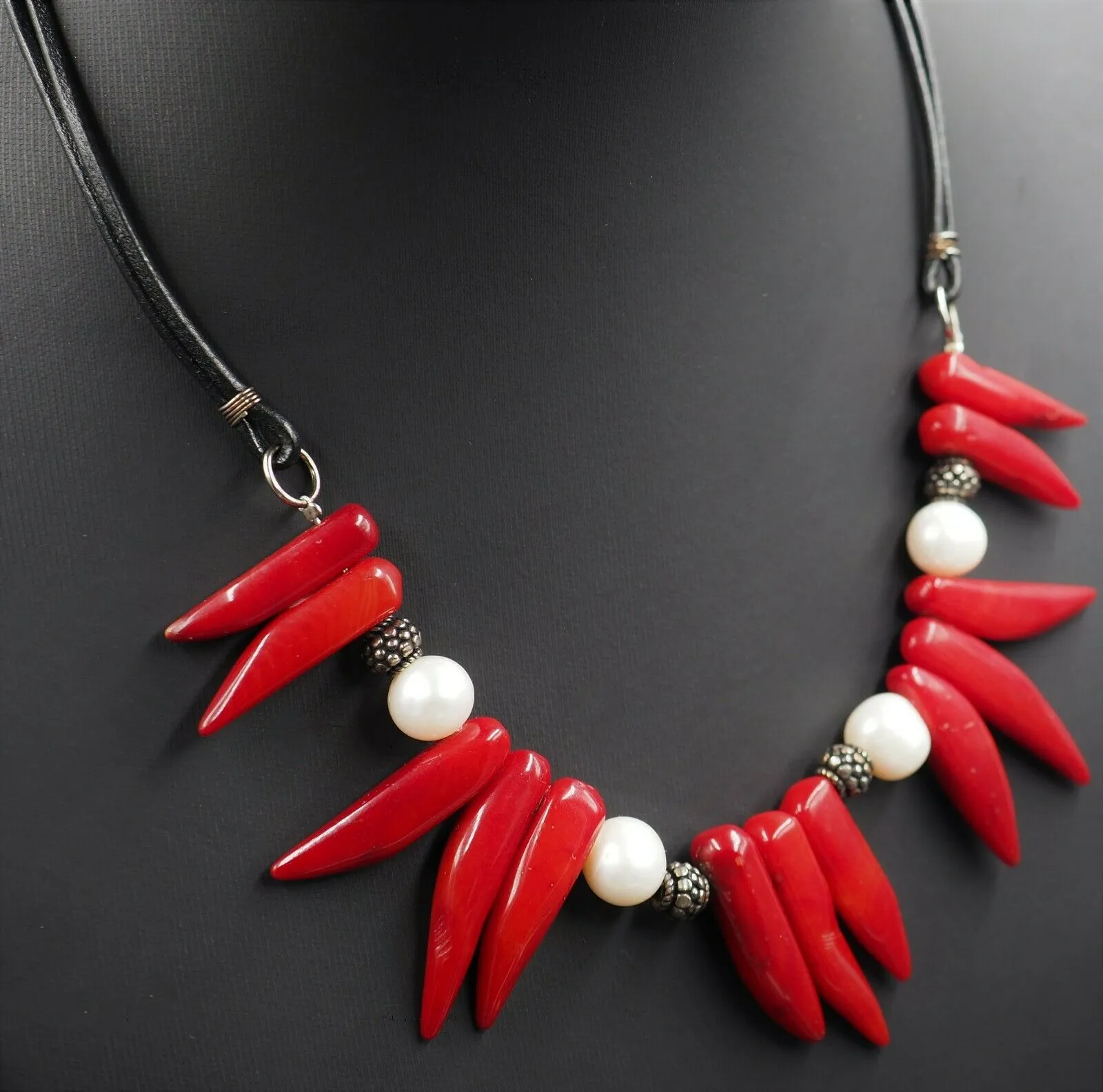 Red Stone Spikes & Pearl Choker Necklace Fashion