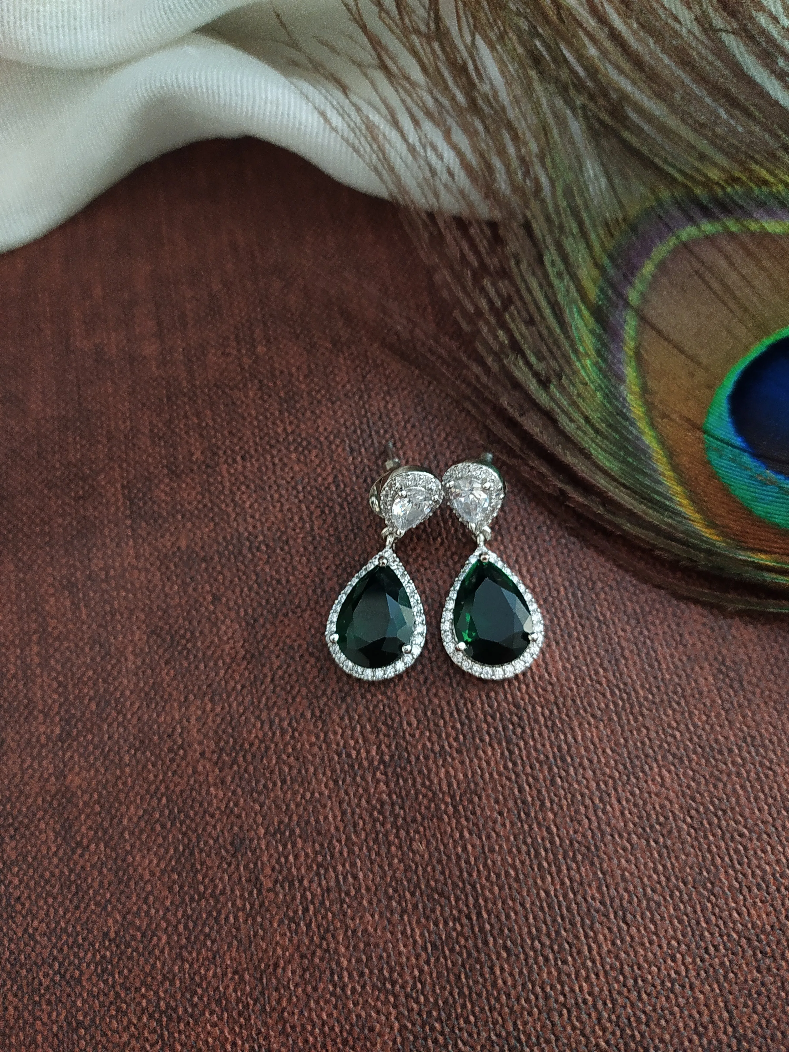 Shimmering Elegance Pear-Shaped Zircon Necklace Set
