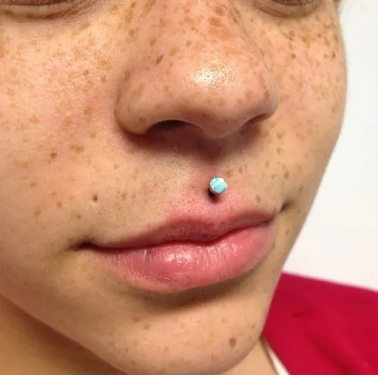 Tilum 18g - 16g Internally Threaded Titanium 2.5mm Flat Opal Top - Price Per 1